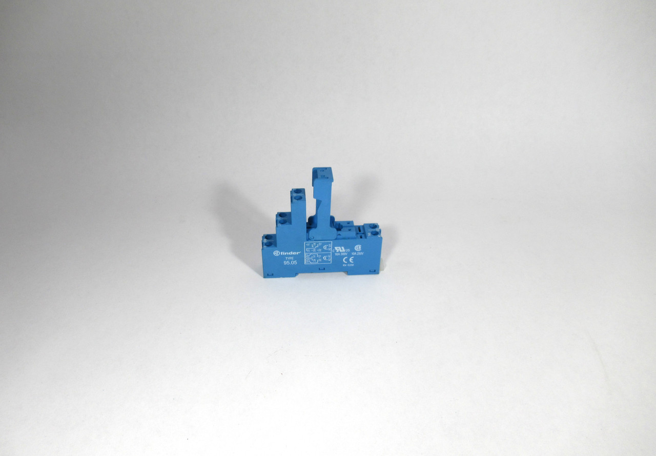 Finder 95.05 Din-Rail Screw Terminal Socket 5mm Pinning - Blue 10A 250V USED