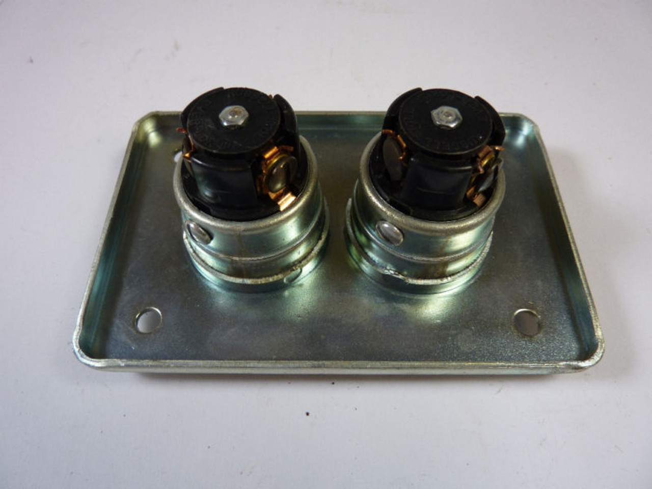 Russel & Stoll 8733 Ever-Lok Receptacle 20 Amp USED