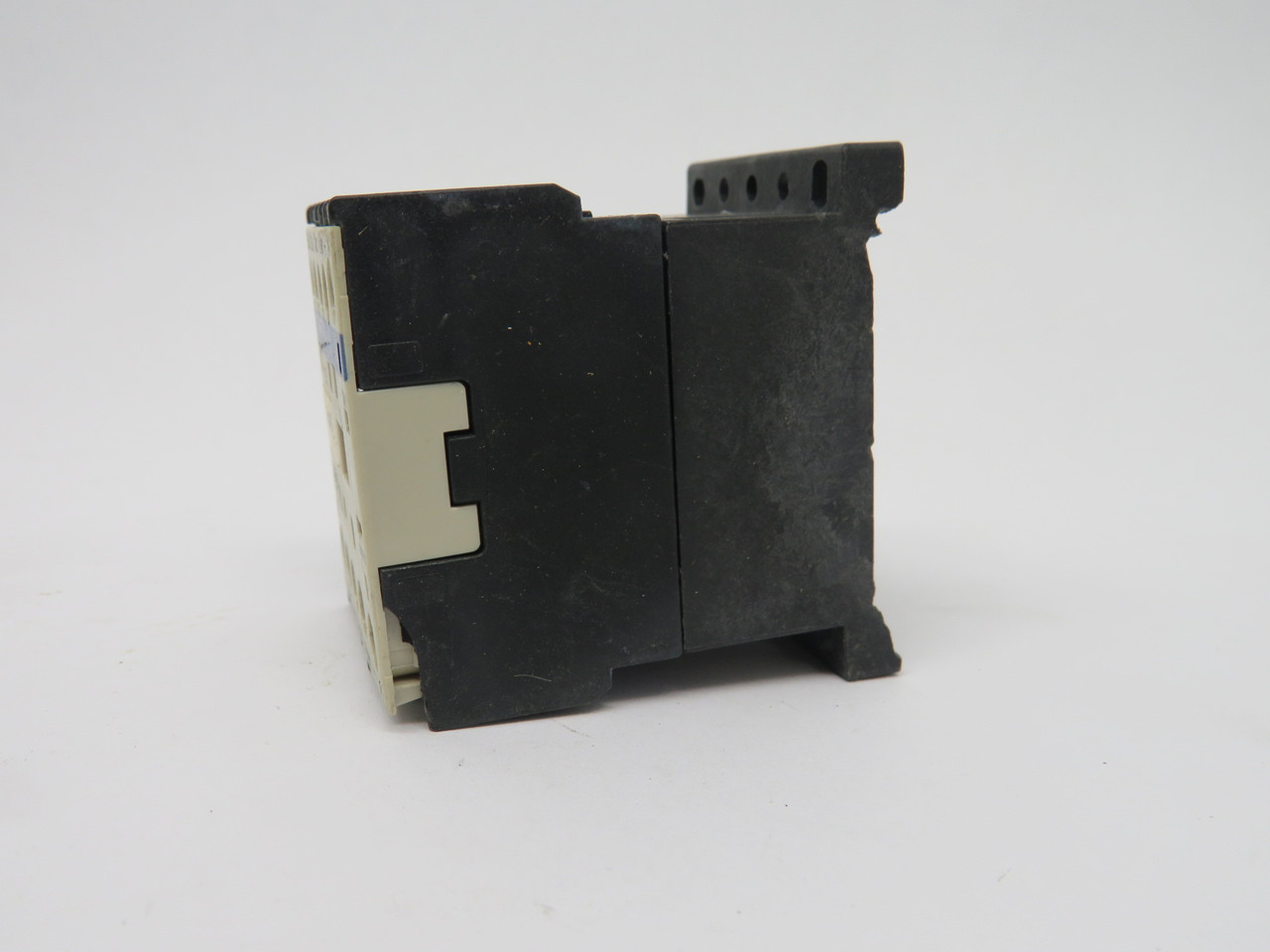 Telemecanique CA3-KN22-BD Control Relay 24V DC USED