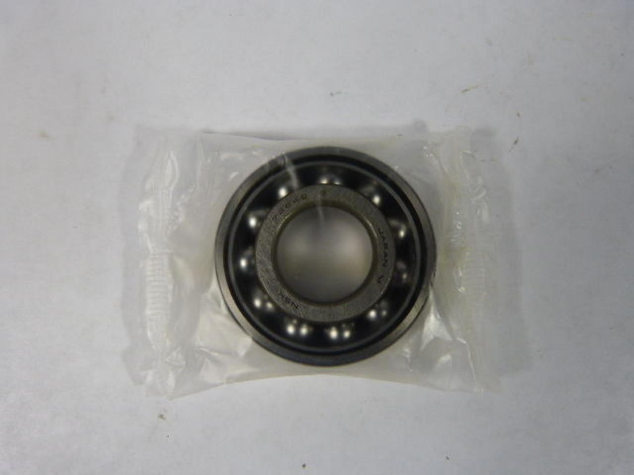 NSK 7204BWG Angular Contact Ball Bearing ! NEW !