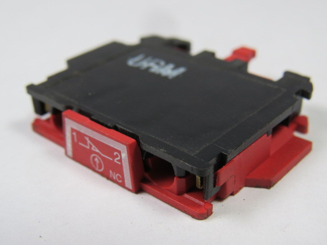 Allen-Bradley 800E-4X01 Series B Latch Mount Contact Block 4 Across 1 NC USED