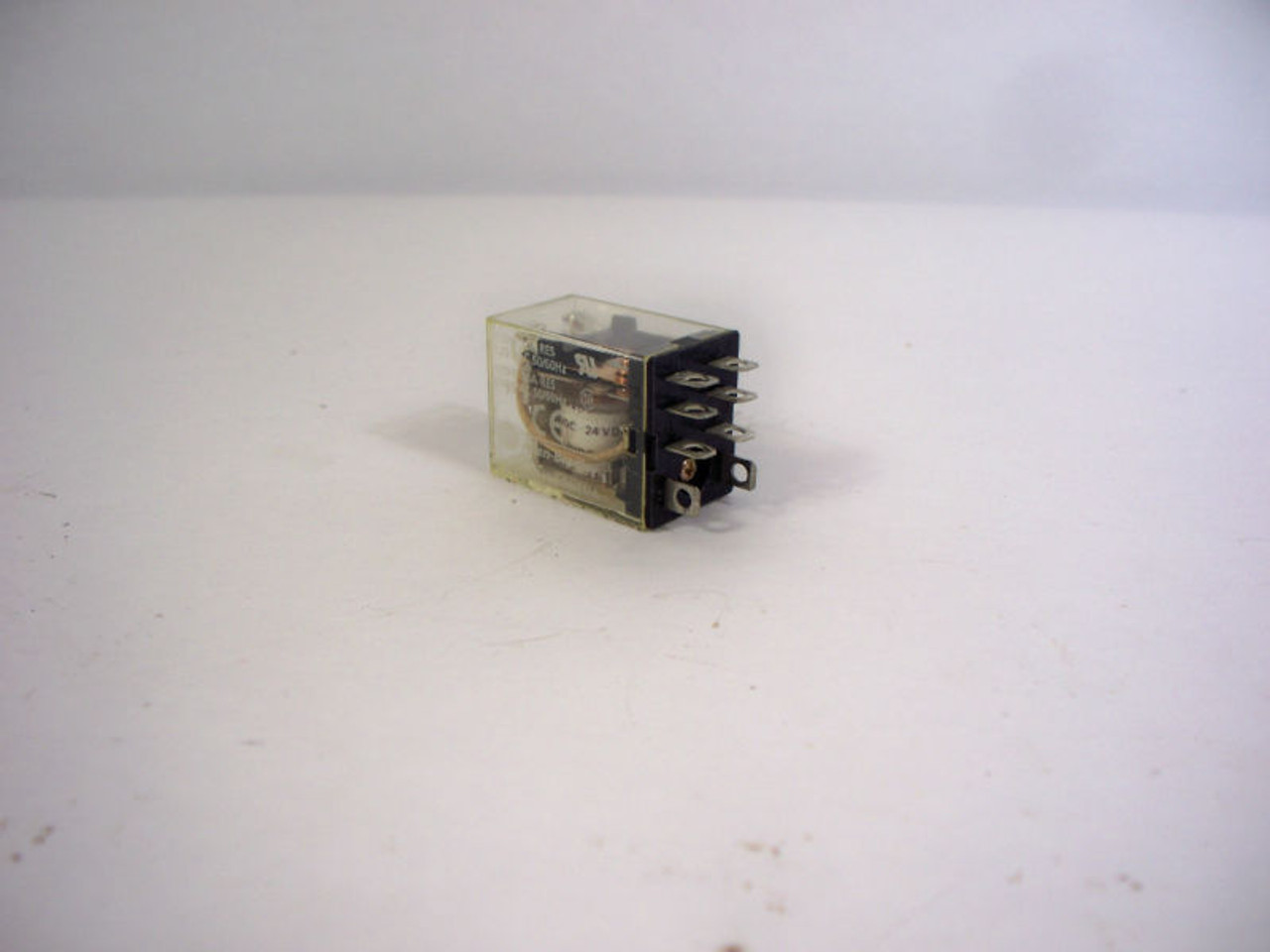 Allen-Bradley 700-HF32Z24 Control Relay  10V 24VDC USED