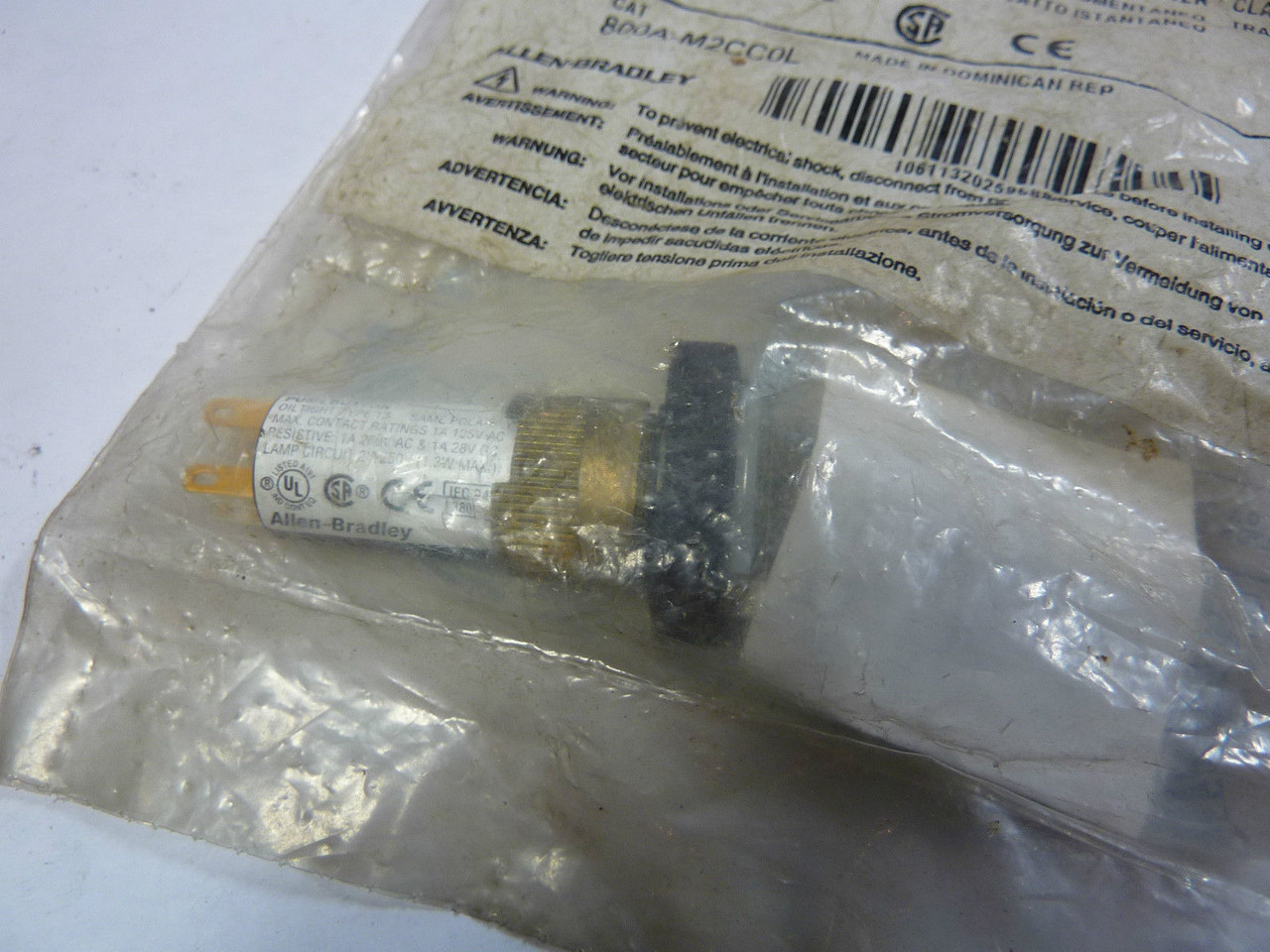 Allen-Bradley 800A-M2CC0L Pushbutton Switch 1 Amp 125V ! NEW !