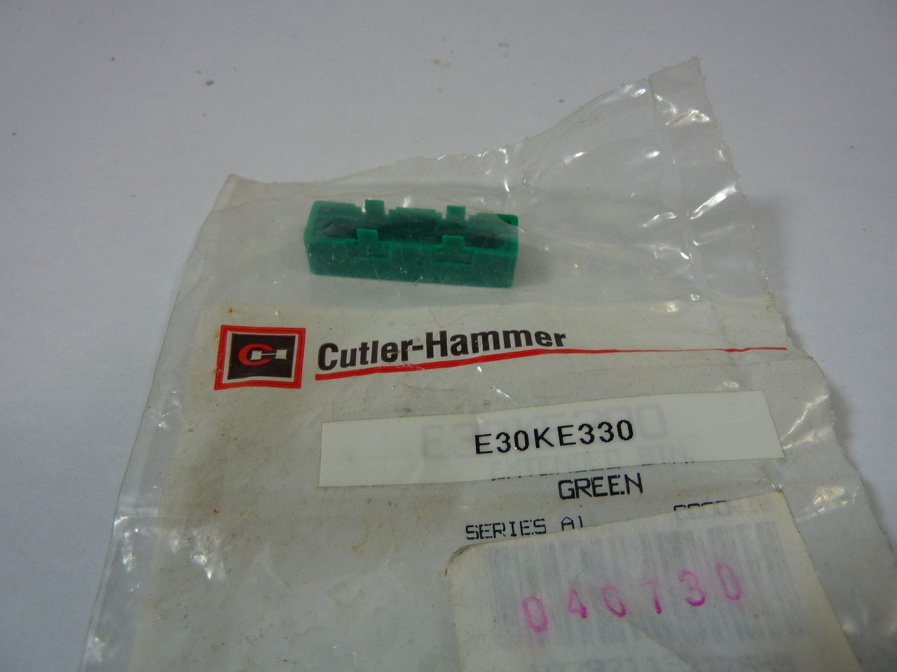 Cutler-Hammer E30KE330 Rectangular Start Lens - GREEN ! NWB !