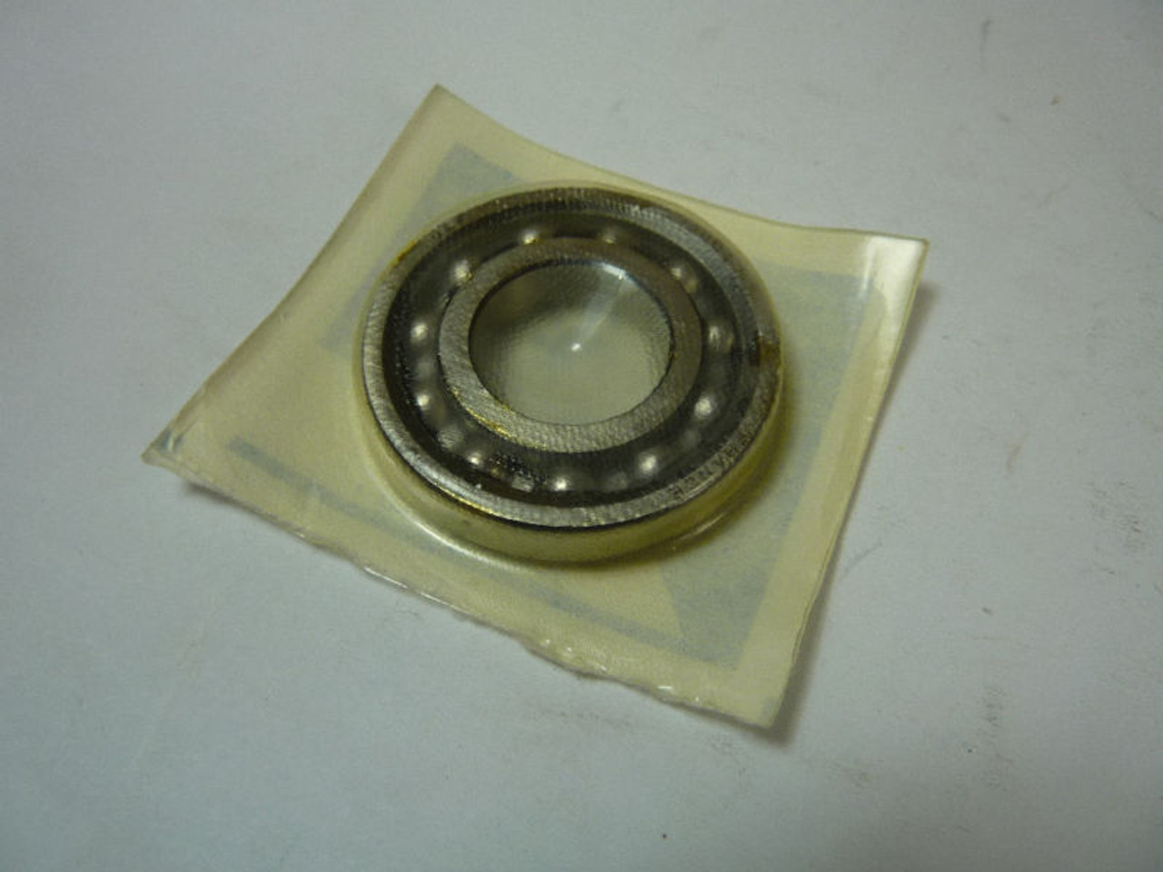 SKF 6004 Deep Groove Roller Bearing ! NEW !