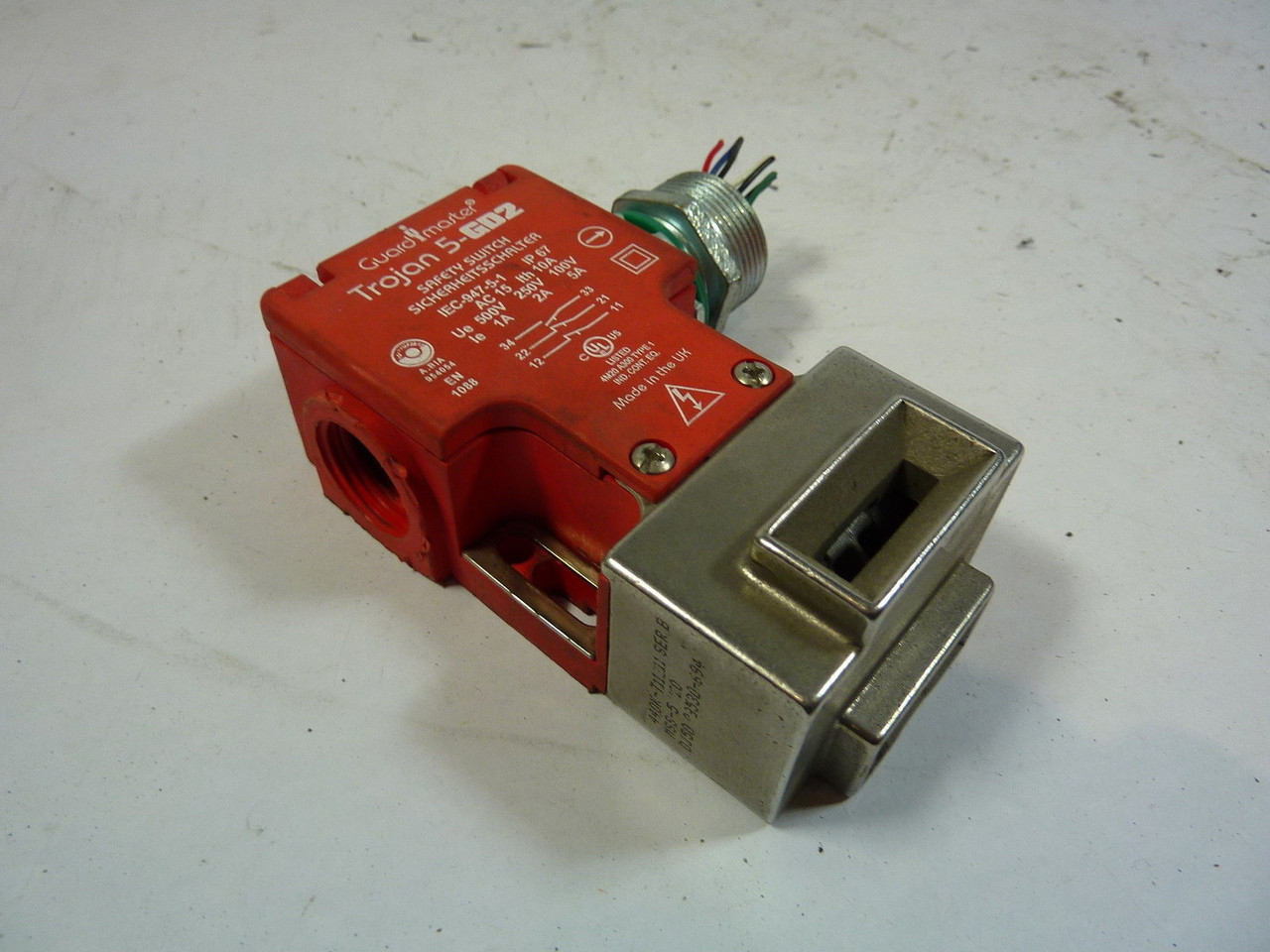 Allen-Bradley 440K-T11211 Safety Switch 5 Amp 100V USED