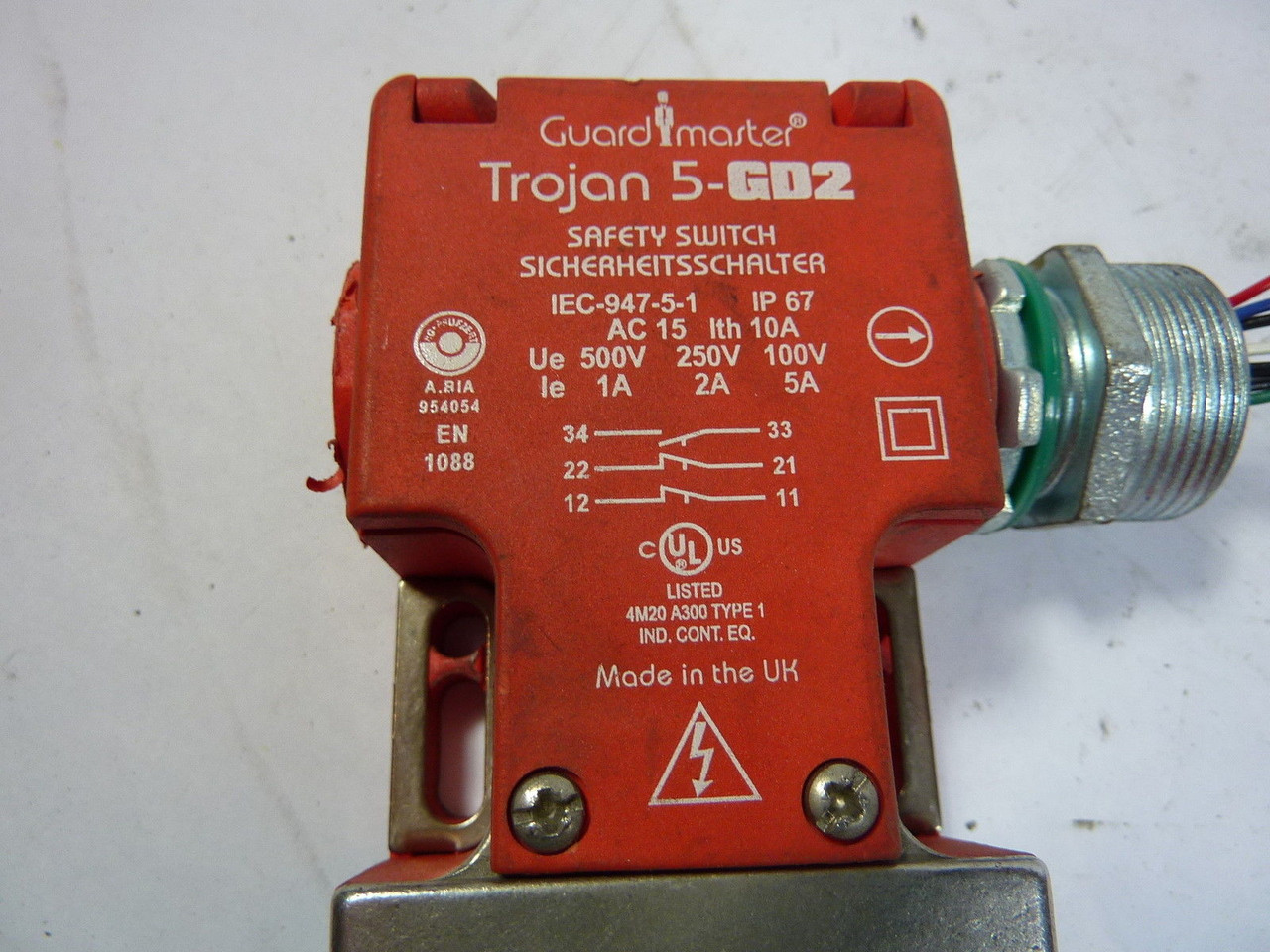 Allen-Bradley 440K-T11211 Safety Switch 5 Amp 100V USED