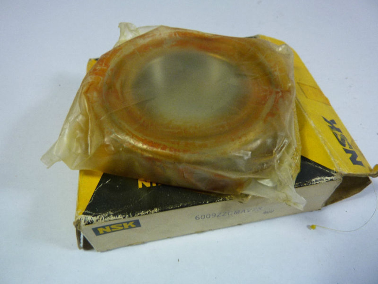 NSK 6009ZZCMAV2S Ball Bearing MS ! NEW !