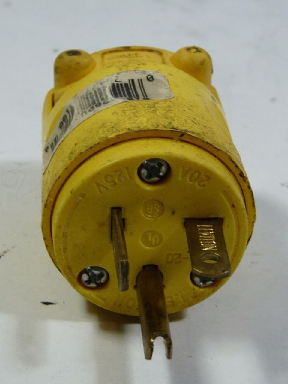 Leviton 309083 Plug Yellow 20AMP 125V Male USED