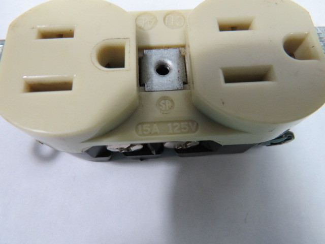Hubbell 5262I Duplex Receptacle 15A 125V 3W 2P USED