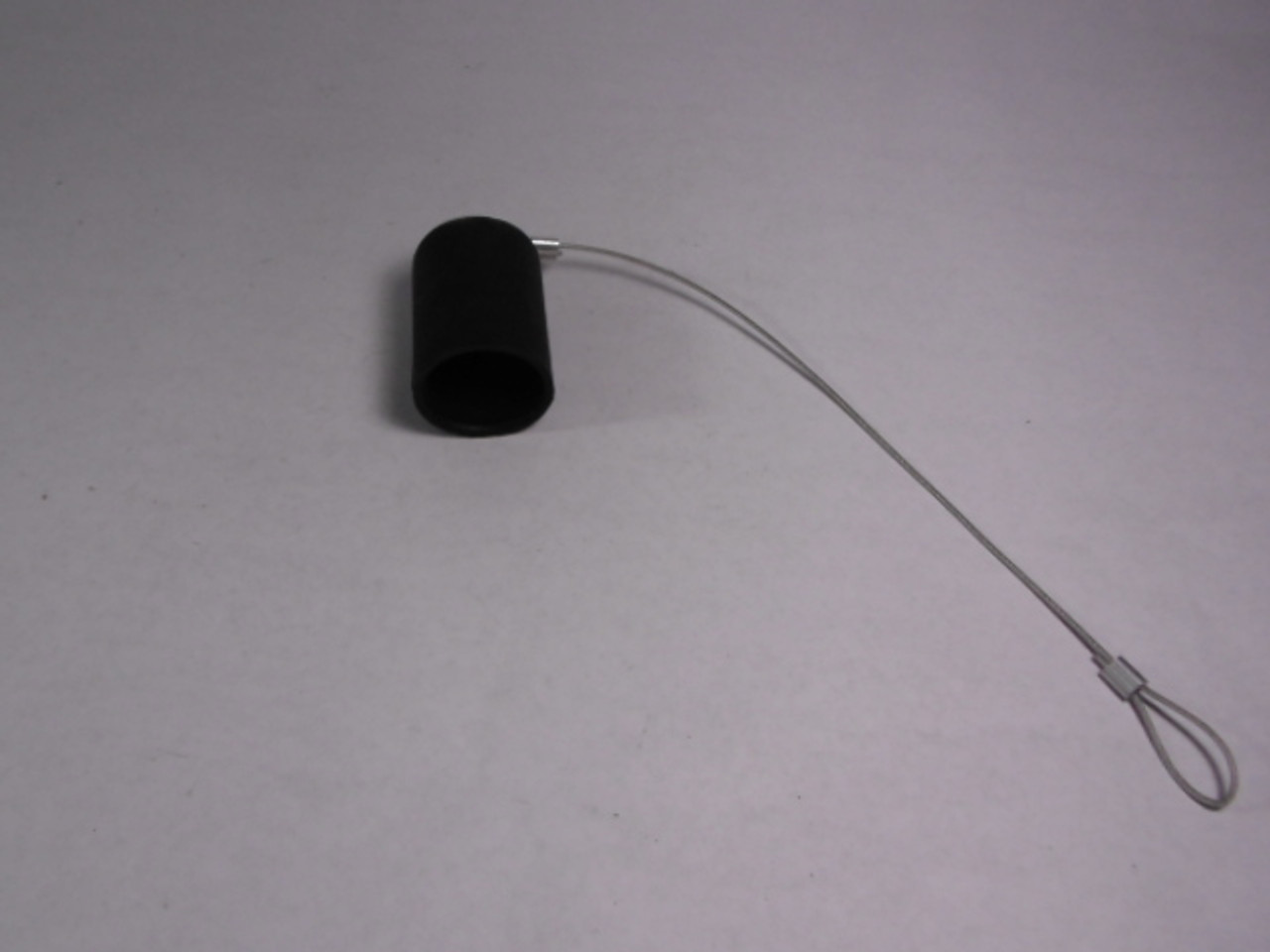 Leviton 17P22-E Protective Cap Female For 17-Series Connector Black USED