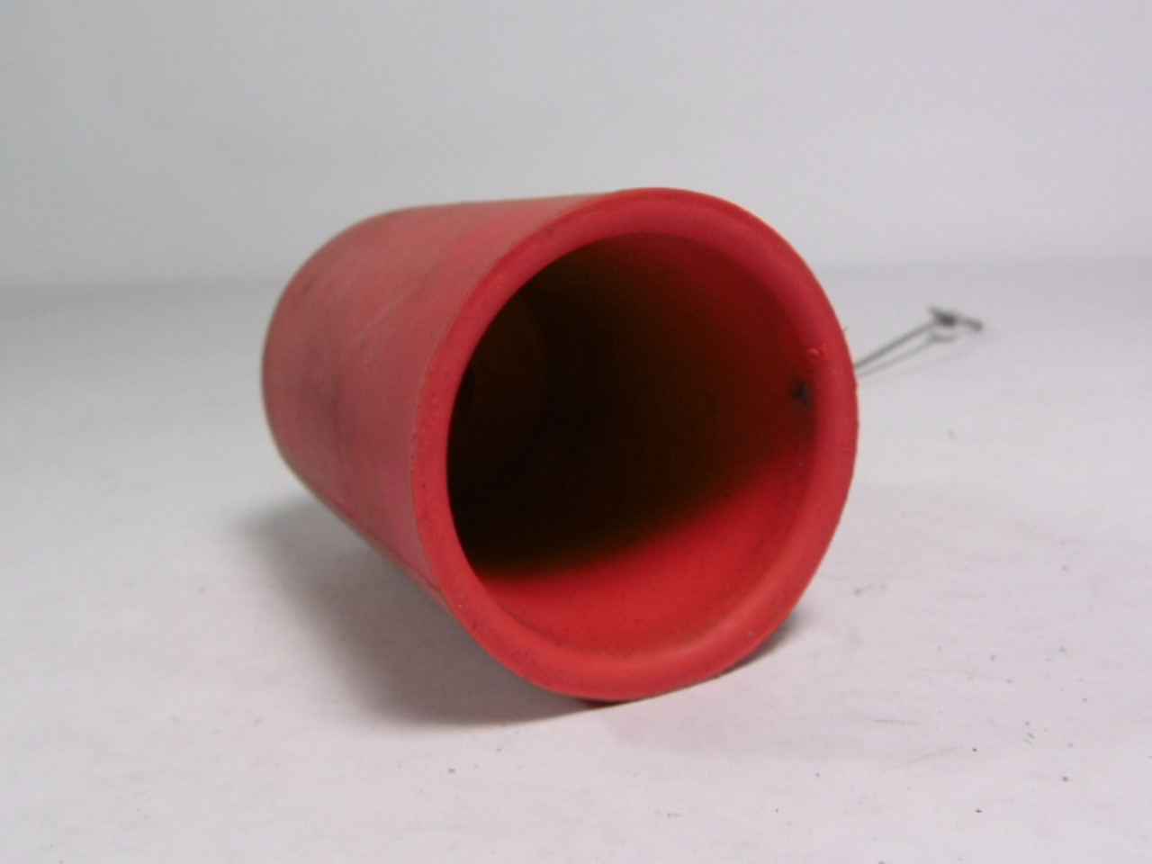 Leviton 17P22-R Protective Cap Female For 17-Series Connector Red USED