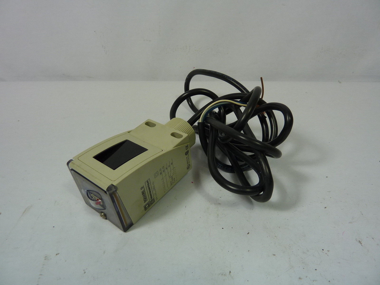 Telemecanique XUC-2ARCTL2-R Photoelectric Sensor 240VAC USED