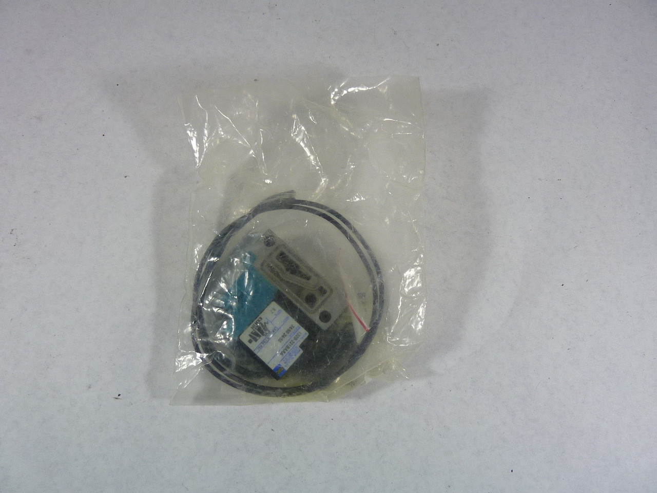 MAC 132B-221BAAA Solenoid Valve 6.7W 50/60HZ 24V ! NEW !