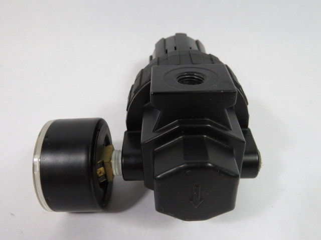 Parker 06R110AC 1/4" Air Line Regulator w/ Gauge 250PSI 1700kPa USED