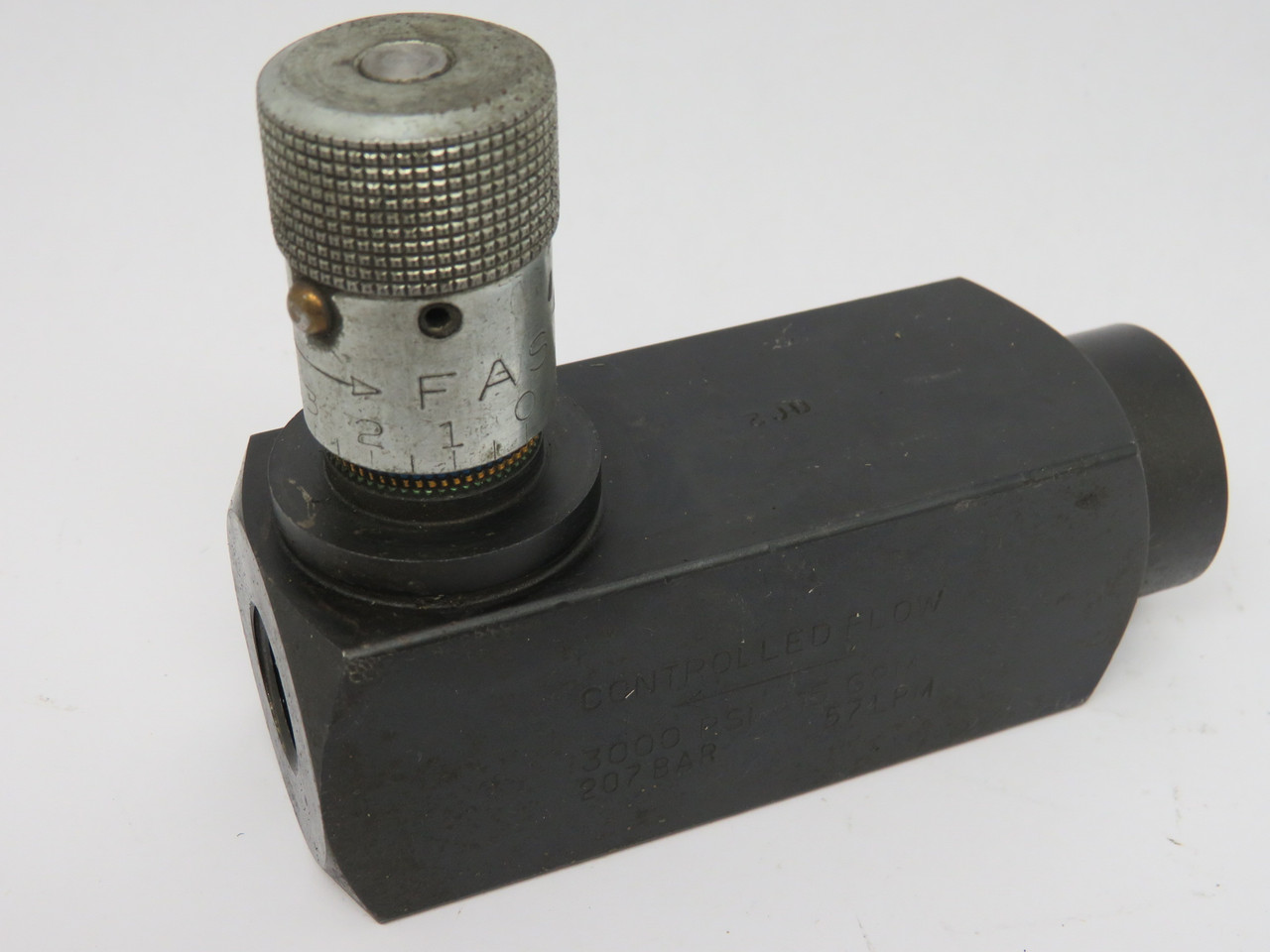 Parker PC-M800S Flow Control Valve 1/2" NPTF 57L/min 207 bar 3000 psi USED