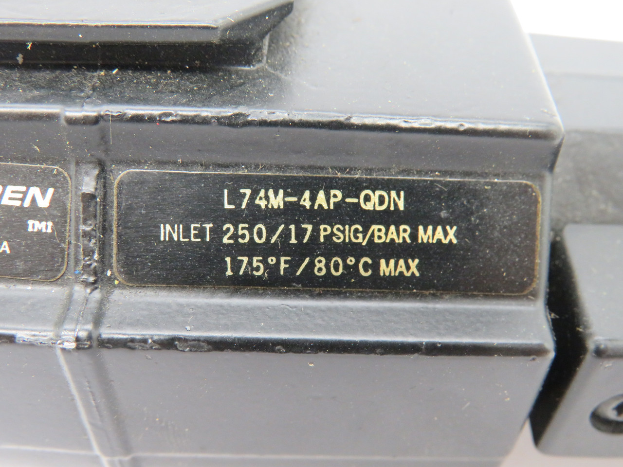 Norgren L74M-4AP-QDN Oil Fog Lubricator 1/2" PTF 250 psig 17 bar CRACKED USED