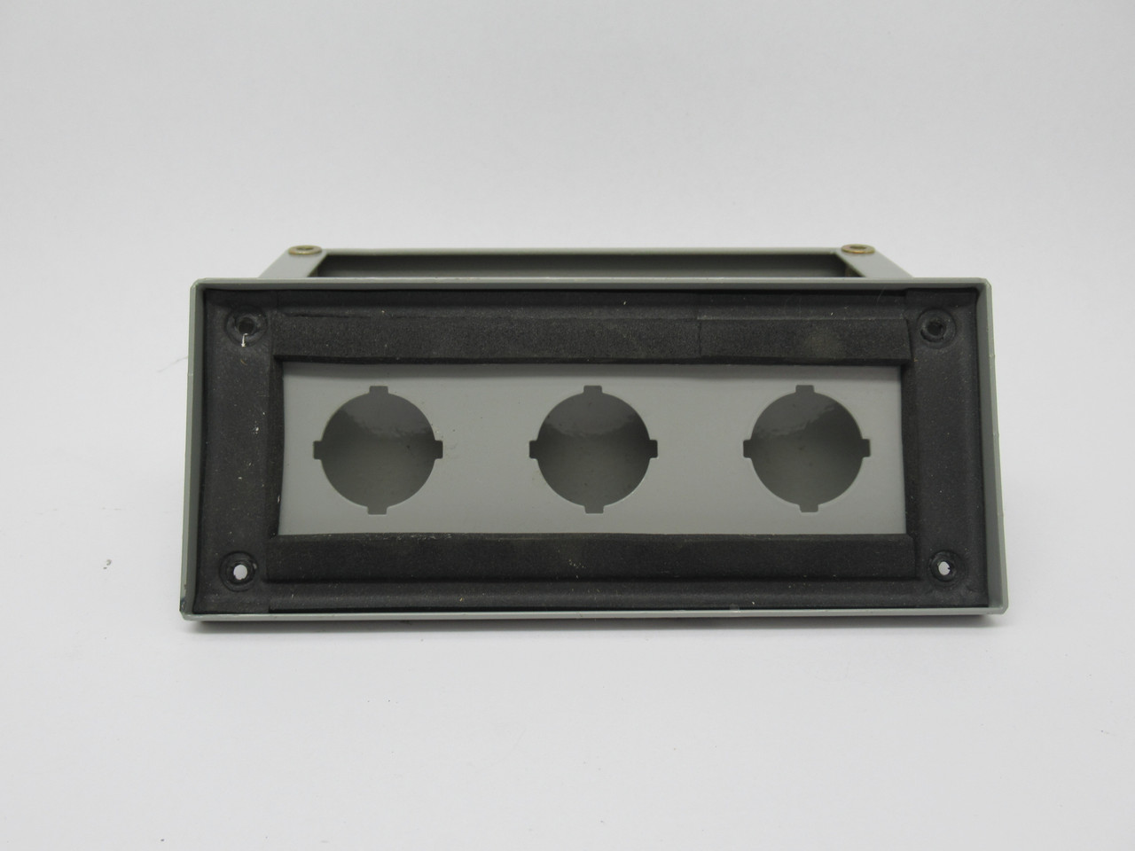 BEL 3PB Pushbutton Enclosure 3-Hole 8" L x 3.25" W x 2.75" T MISSING SCREWS USED