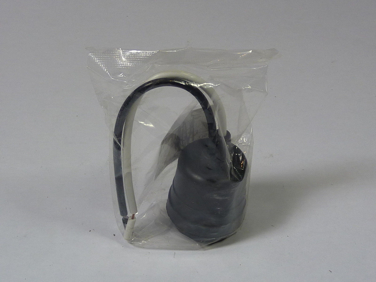Hubbell RL124 Pig Tail Lamp Holder 660W 600V NWB