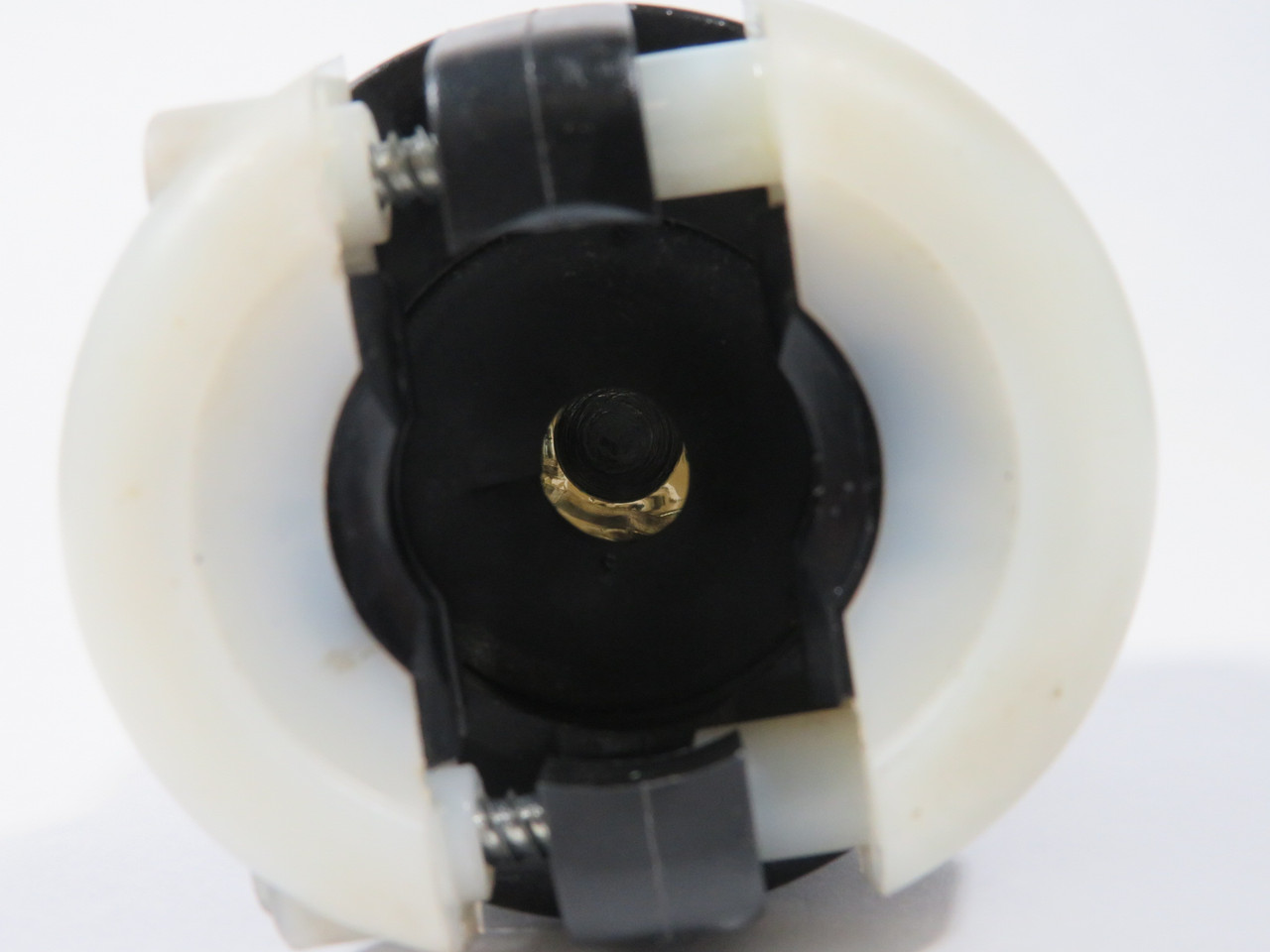 Hubbell HBL2421 Insulgrip Twist-Lock Plug 20A 250V 4W 3P 3Ph CRACKED GASKET USED