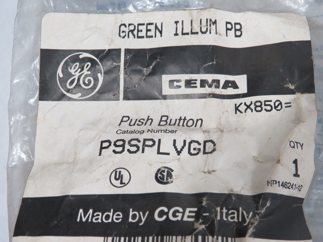 General Electric P9SPLVGD Flush Illuminated Push Button w/Holder Green Cap NWB