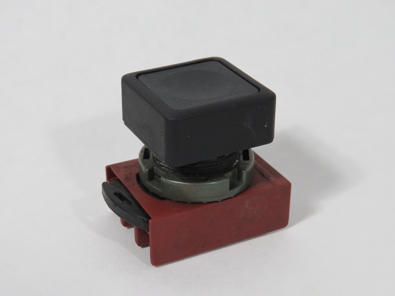 General Electric P9SPNNG Flush Square Momentary Push Button w/Holder Black USED