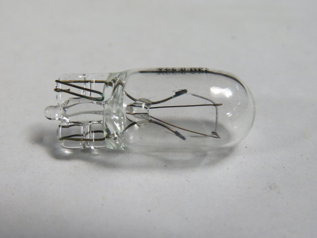 Standard 13208 Miniature Bulb Wedge Base 14V 0.33A 4.62W 10-Pack ! NEW !