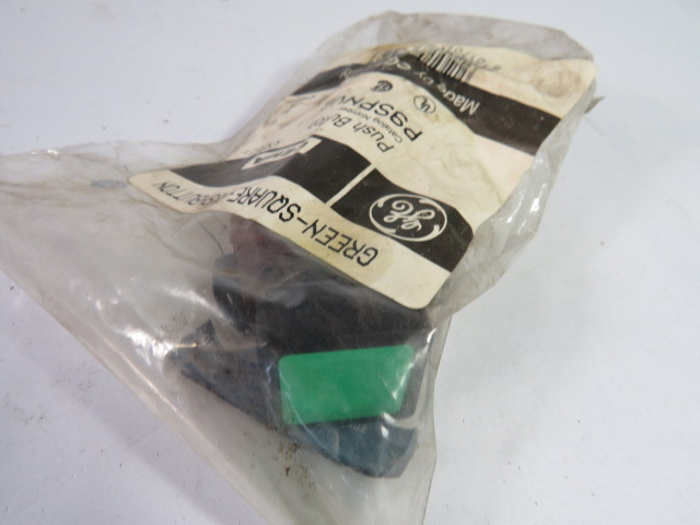 General Electric P9SPNVG Green Square Push Button ! NWB !