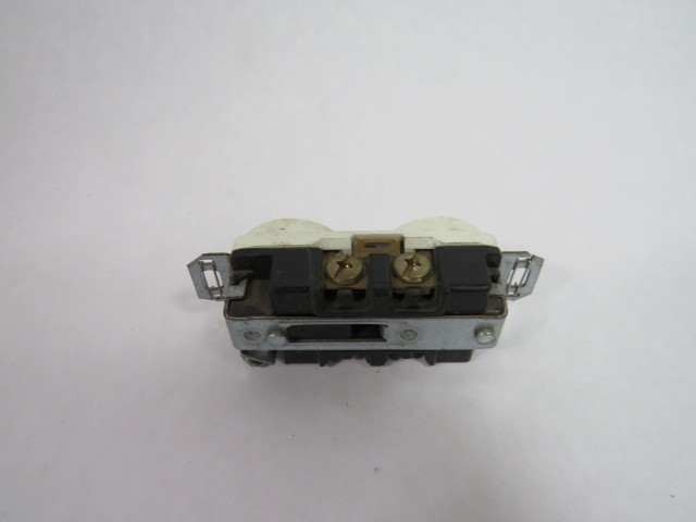 Pass & Seymour CRB5262W Spec Grade Duplex Receptacle 15A 125V 3W 2P USED
