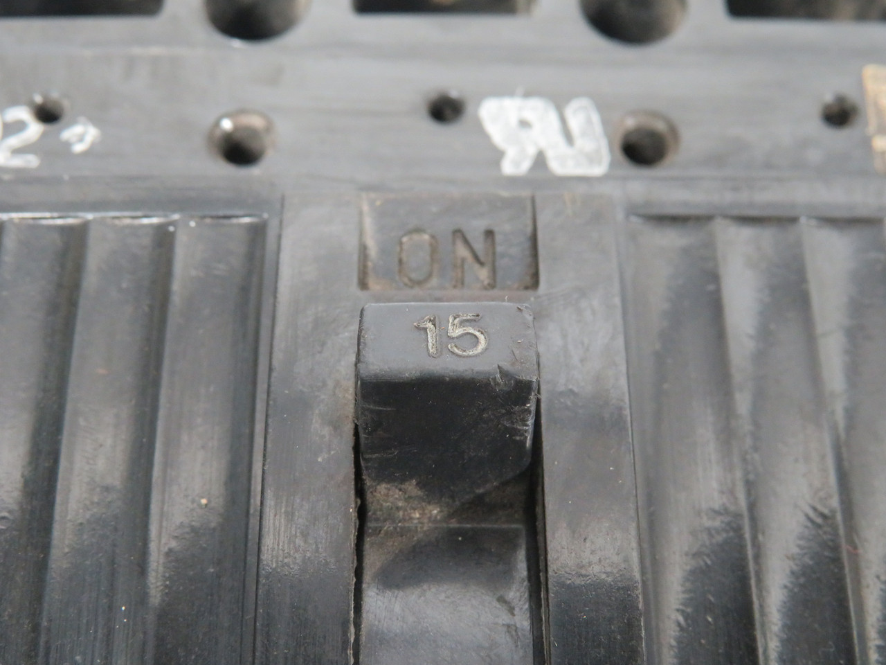 General Electric TEC36015 Circuit Breaker 15A 600V 3-Pole MISSING SCREW USED