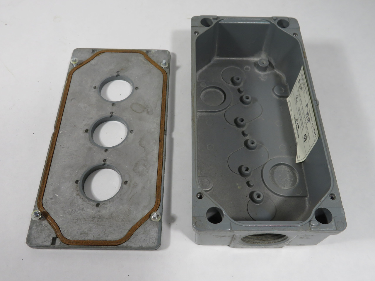 Eaton Cutler-Hammer 10250TN3 Push Button Enclosure 3-Unit MAJOR SHELF WEAR NOP