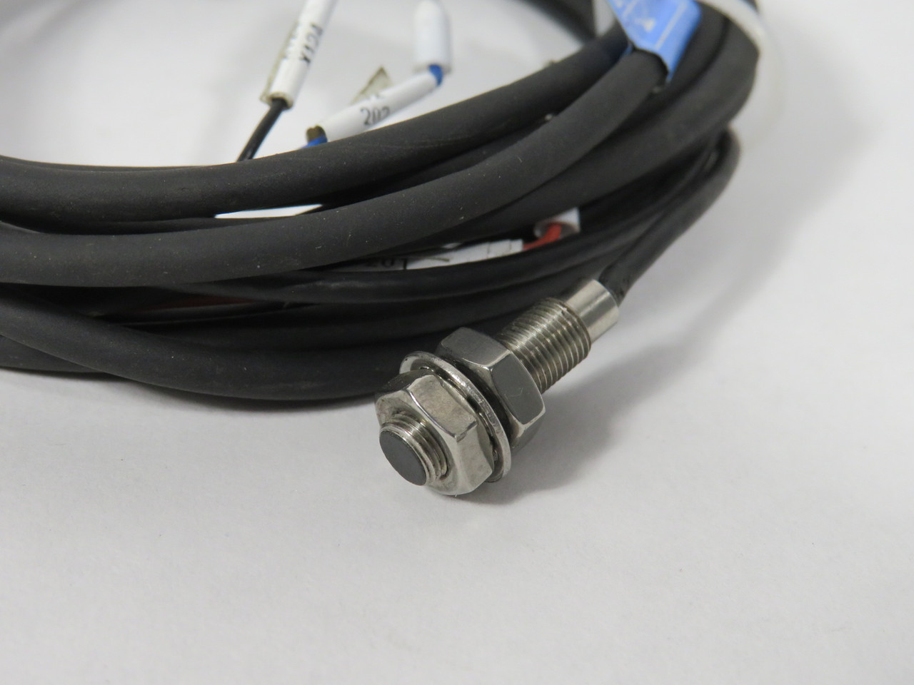 Keyence EM-005P Proximity Sensor 12-30VDC 200mA 1.0mm +/-15% USED