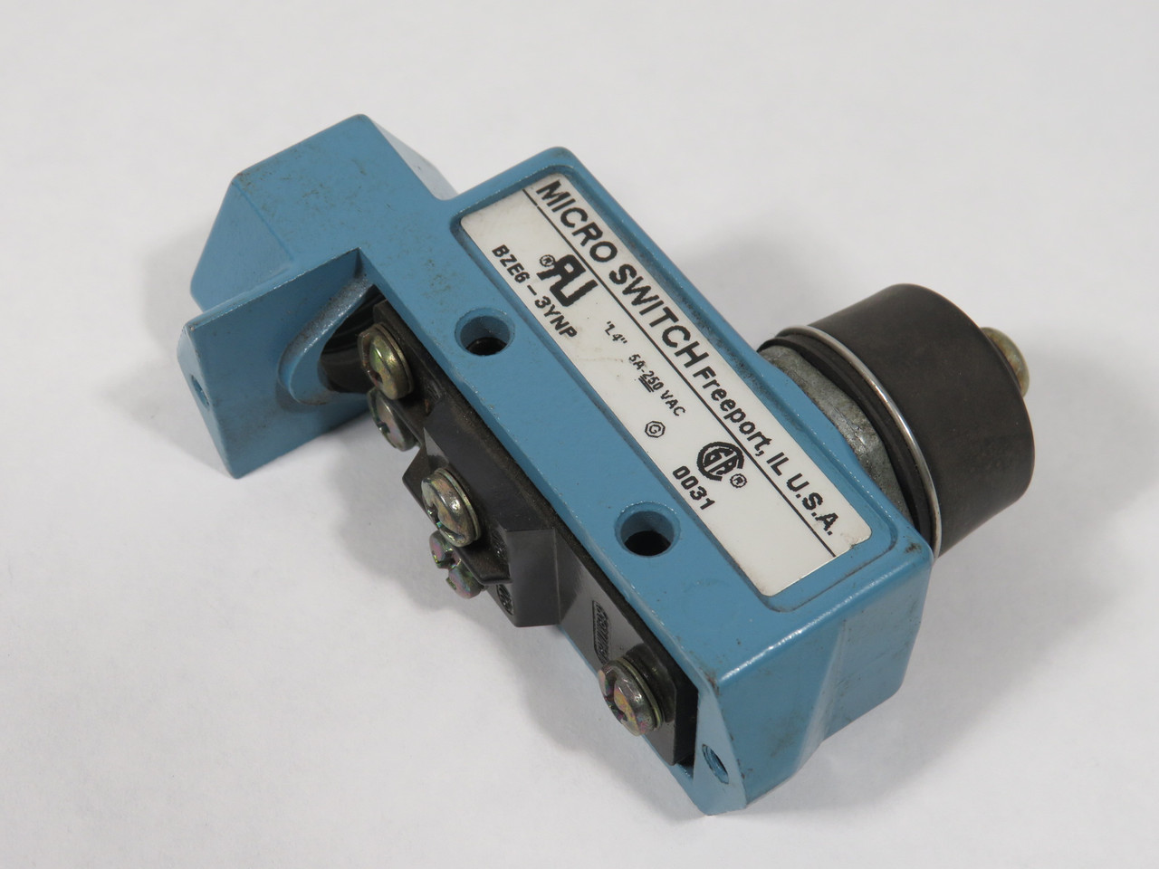 Microswitch BZE6-3YNP Top Plunger Limit Switch 5A 250VAC USED