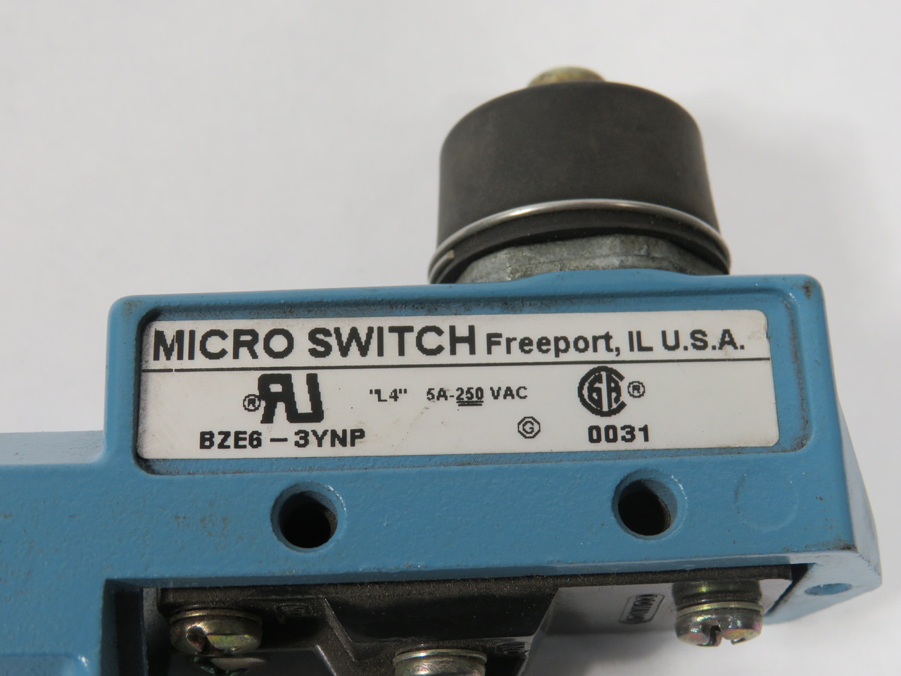 Microswitch BZE6-3YNP Top Plunger Limit Switch 5A 250VAC USED