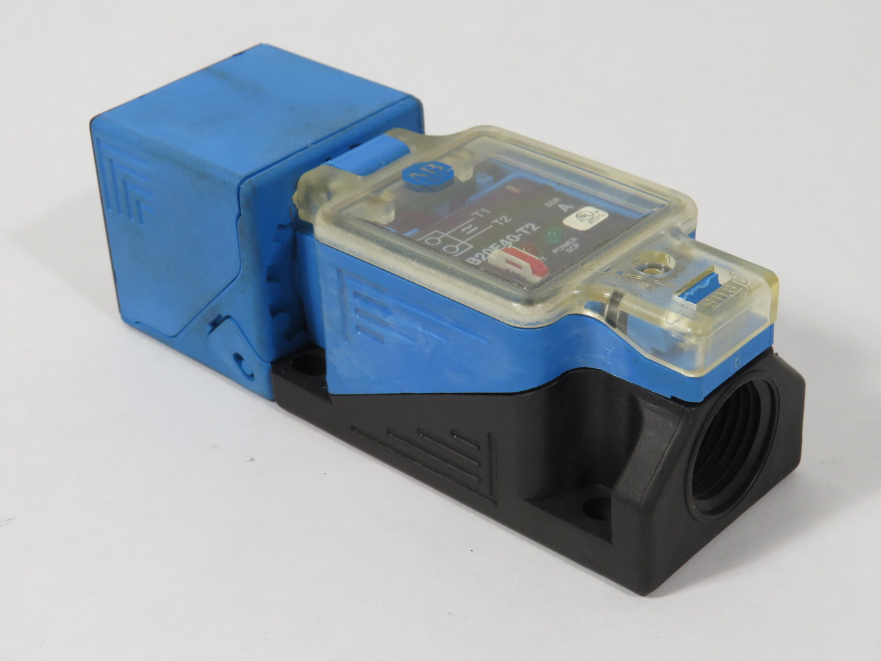 Allen-Bradley 871L-B20E40-T2 Proximity Sensor 20-250VAC/DC SHELF WEAR USED