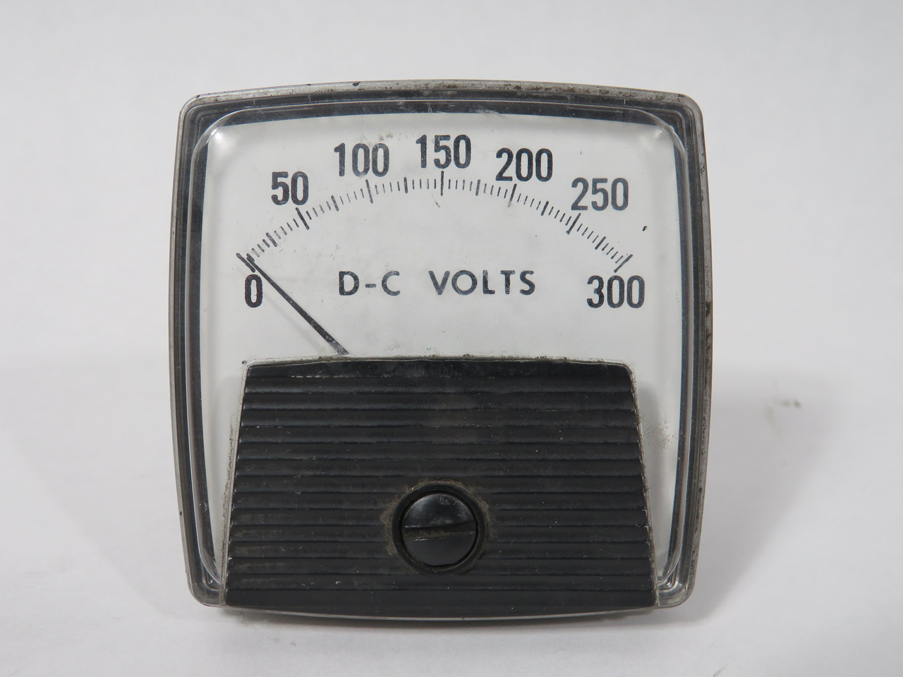 Yokogawa DC Voltmeter 0-300VDC 2-1/2" Diameter Taut Band 250220RXRX USED