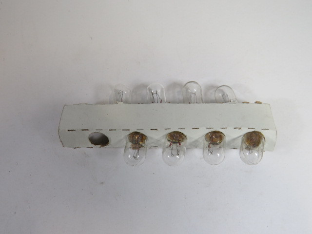 CEC 313 Miniature Incandescent Lamp 28V 0.17 Amp Lot of 8 NEW