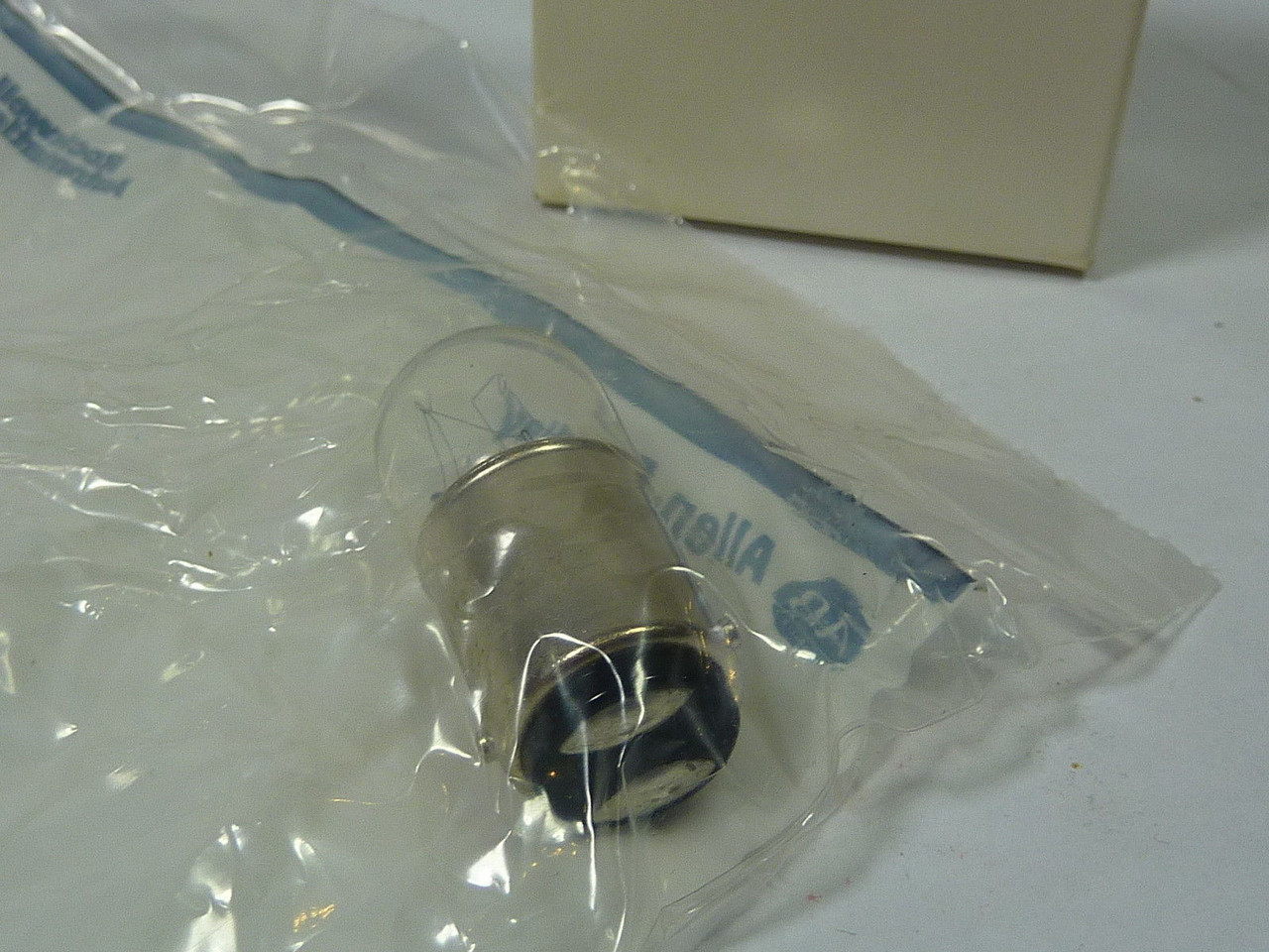 Allen-Bradley 855T-L20 Incandescent Lamp 240V Ser. A ! NEW !