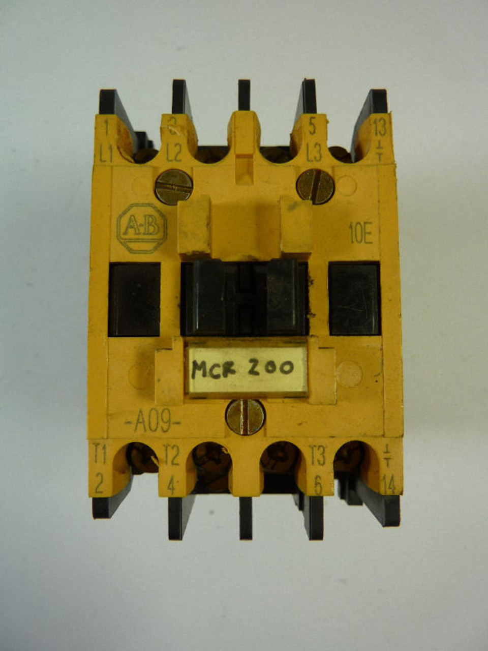Allen-Bradley 100-A09NJ3 Contactor 9 Amp 110V@50Hz 120V@60Hz USED