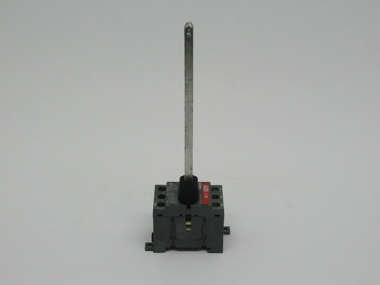 ABB OT40F3 Non-Fused Disconnect Switch 40A 600VAC 3-Pole 5" Shaft USED