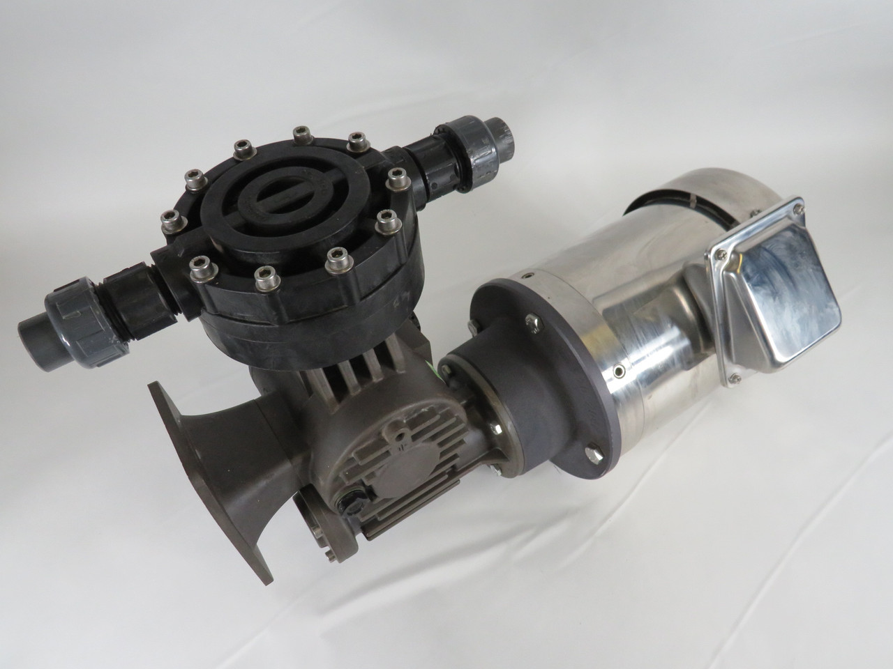 Blackline Diaphragm Metering Pump C/W Leeson Motor .50HP 1740rpm COS DMG USED