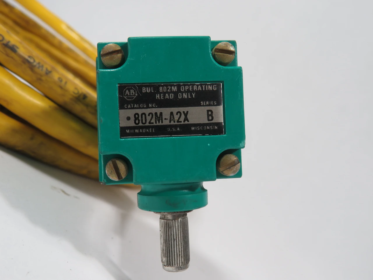 Allen-Bradley 802M-A2Y16 Ser B Limit Switch 600V 10A 16' Cable USED