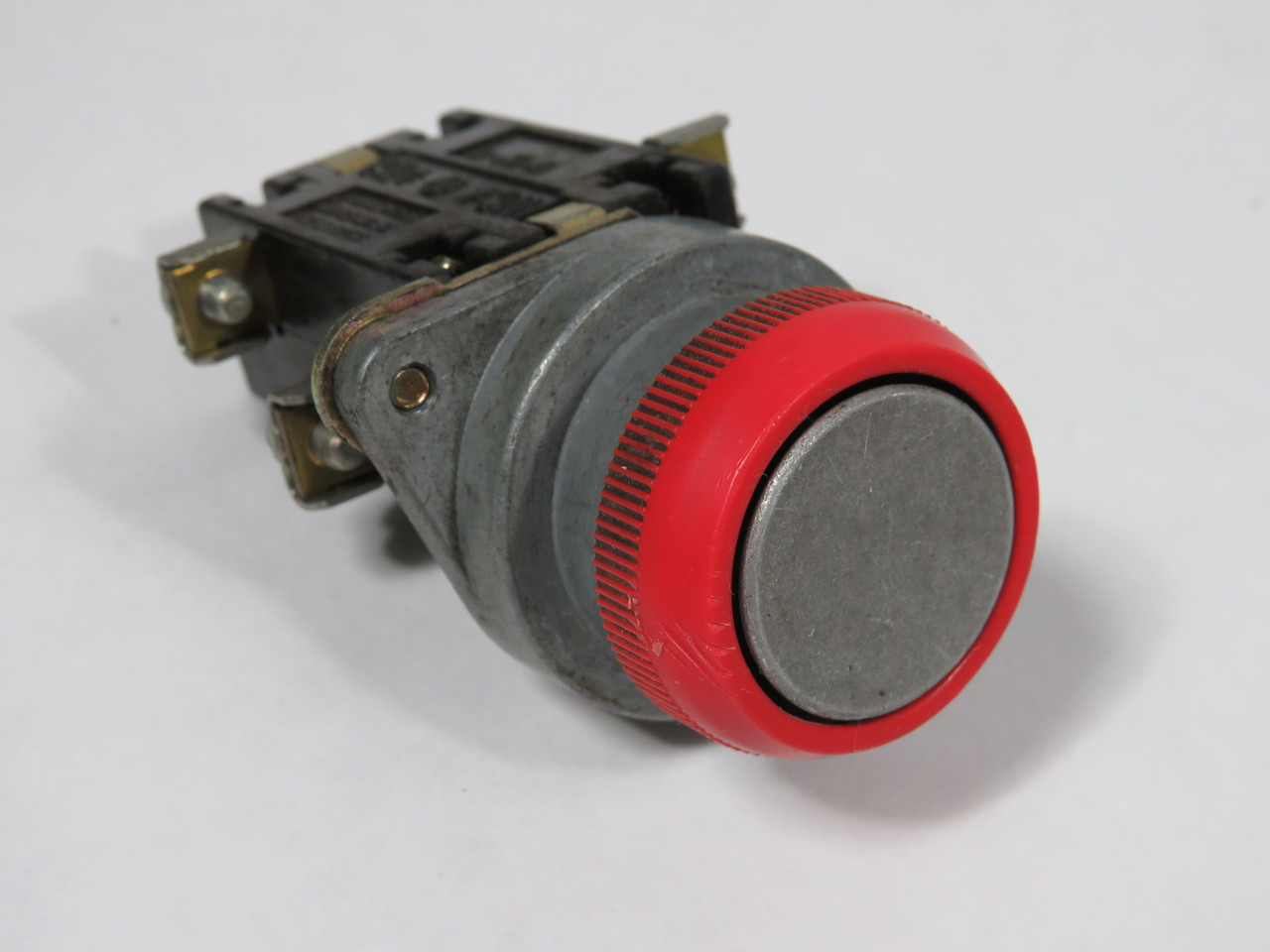 General Electric CR2940UA202C Momentary Push Button 600V 1NO 1NC Red Ring USED