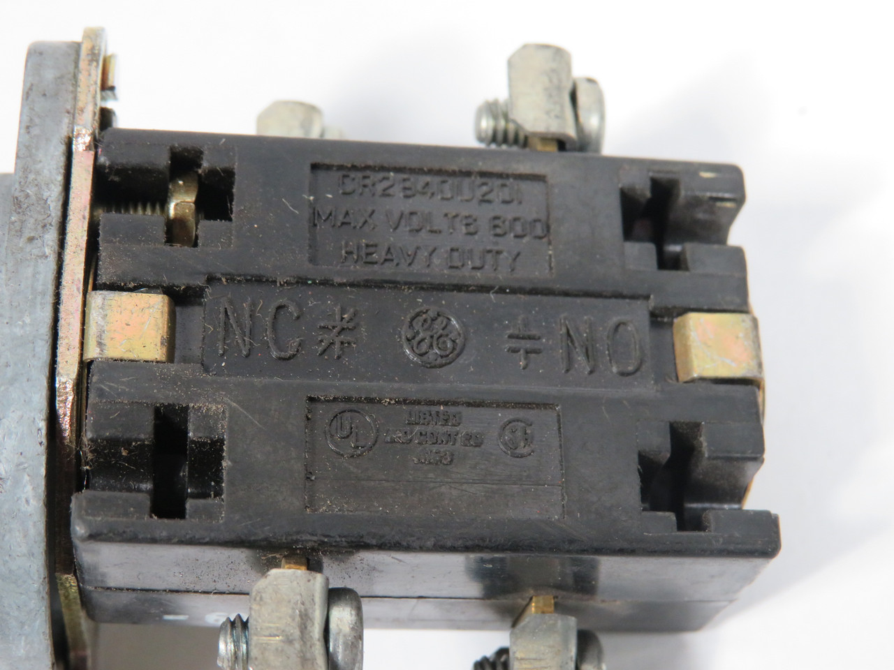 General Electric CR2940UA202C Momentary Push Button 600V 1NO 1NC Red Ring USED