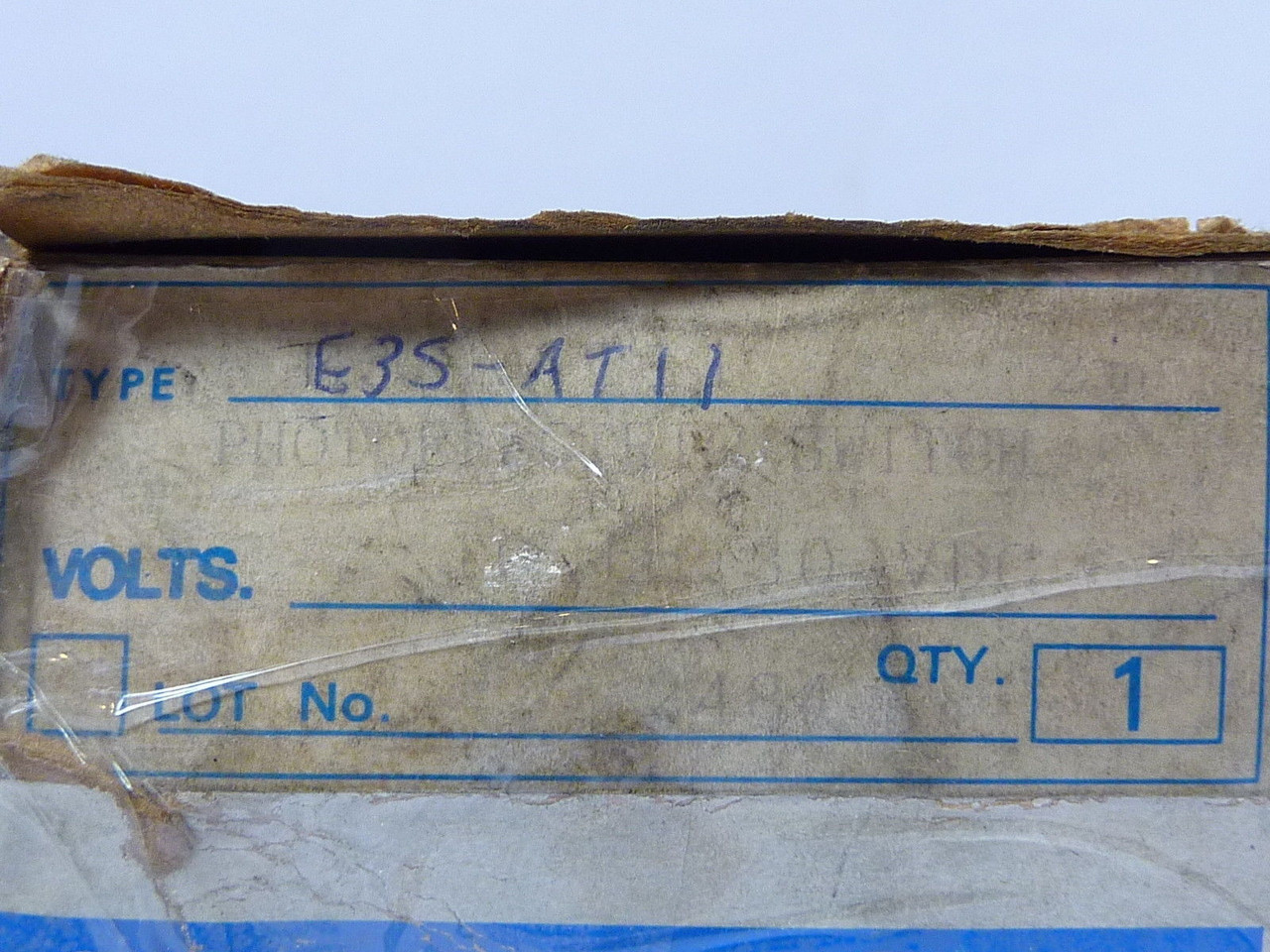 Omron E3S-AT11 Photoelectric Switch Pair 10-30V Transmitter/Receiver BOX DMG NEW