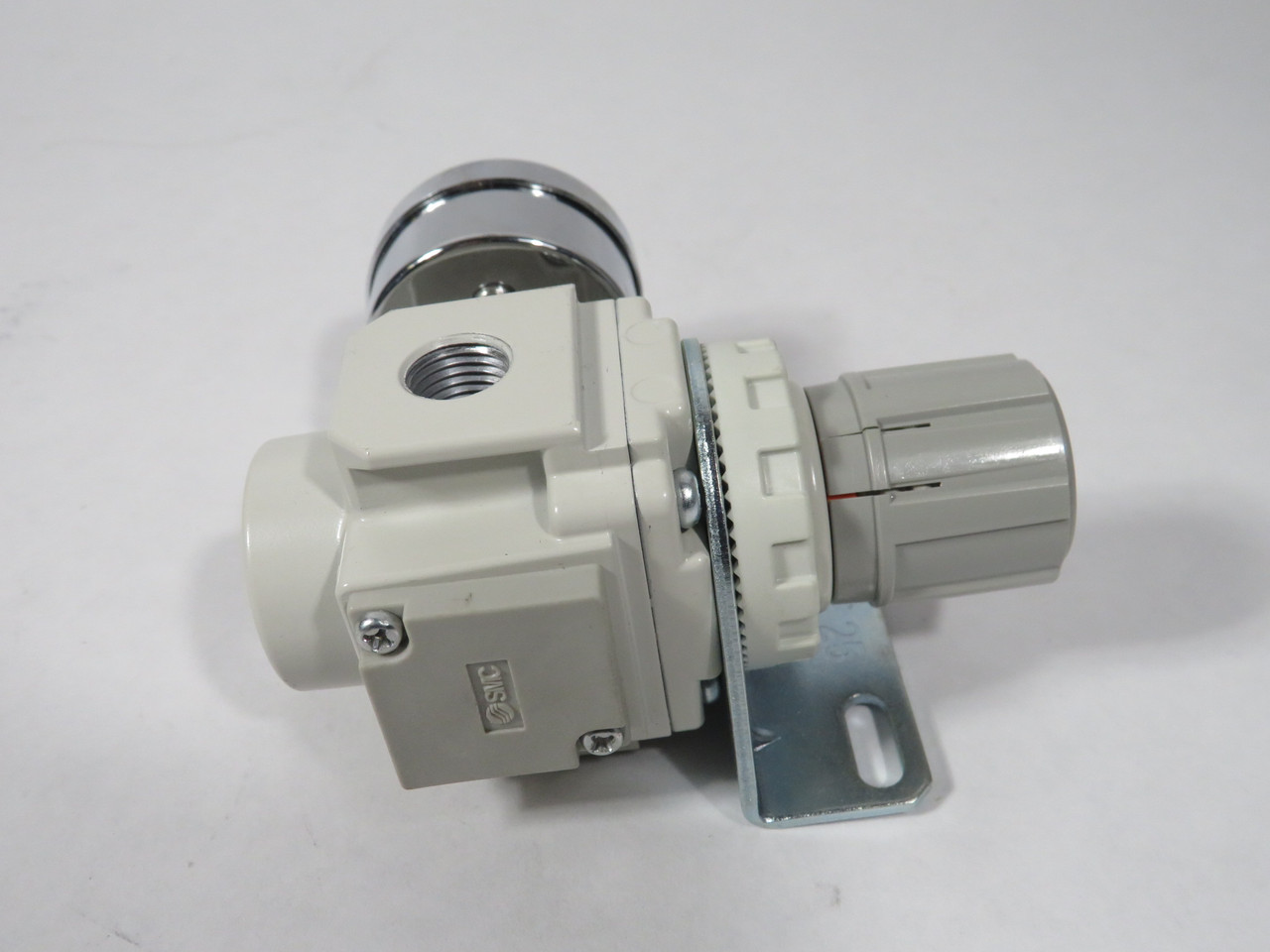 SMC 10-AR25-02BG-B Pressure Regulator w/Bracket and Gauge 1/4" RC USED