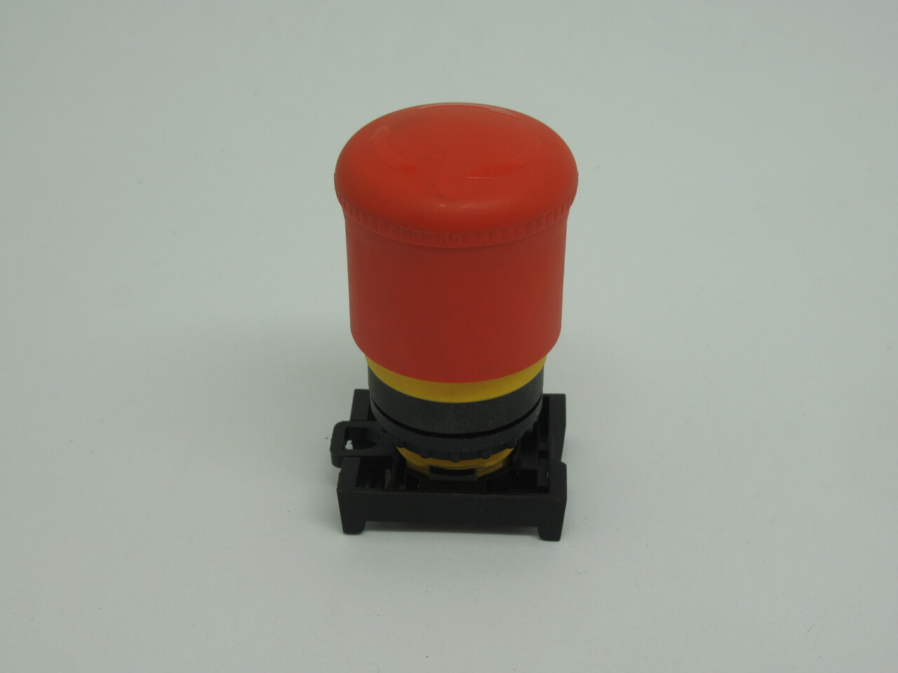 Eaton M22-PVT45P E-Stop Twist Release Button w/ Mounting Latch 45mm USED