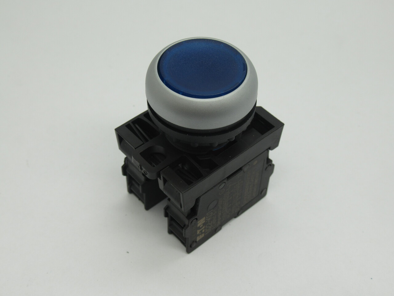 Eaton M22-DL-B-K02-B Flush Illuminated Push Button 12-30V 2NC Blue Cap USED