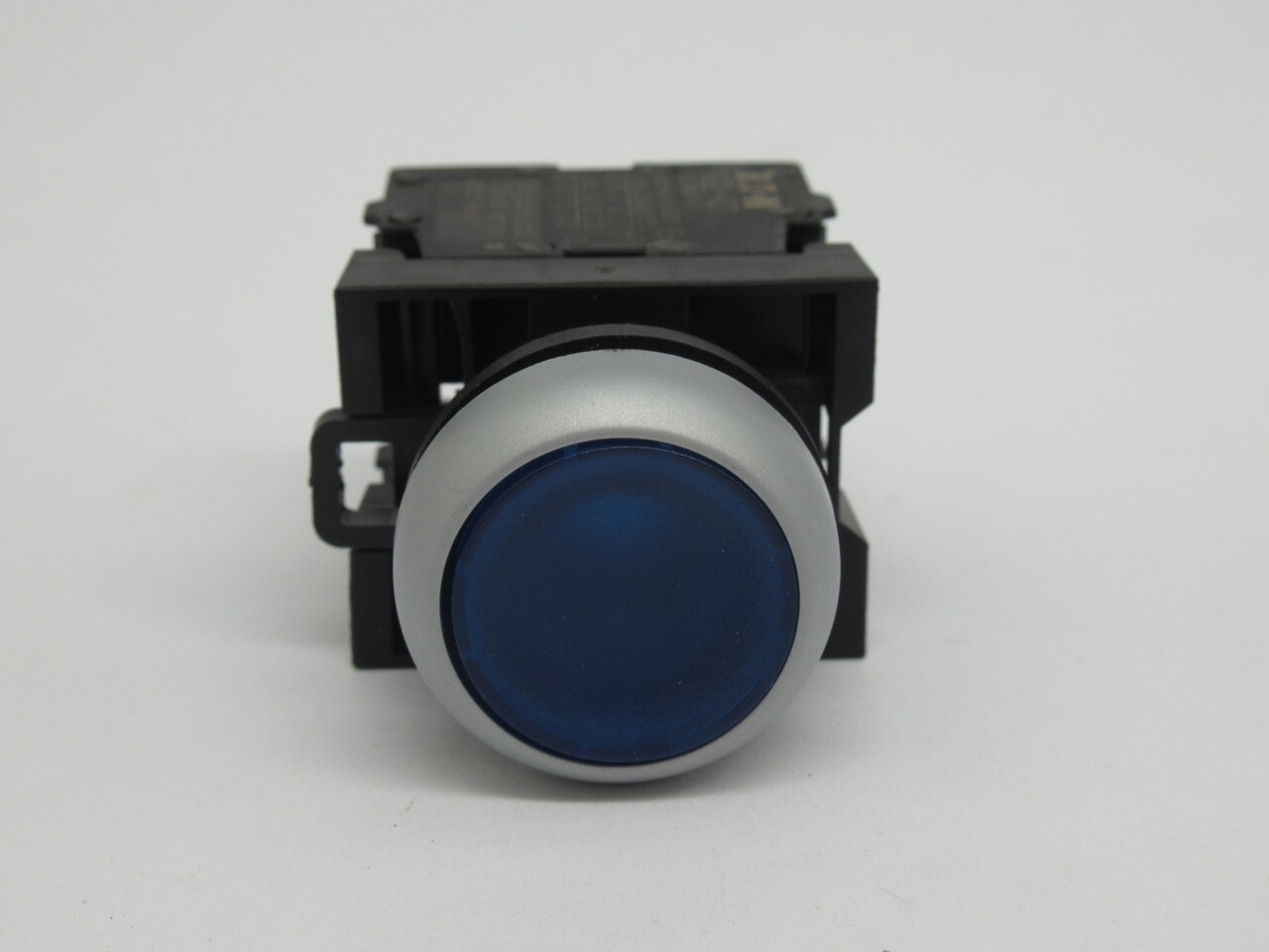 Eaton M22-DL-B-K02-B Flush Illuminated Push Button 12-30V 2NC Blue Cap USED