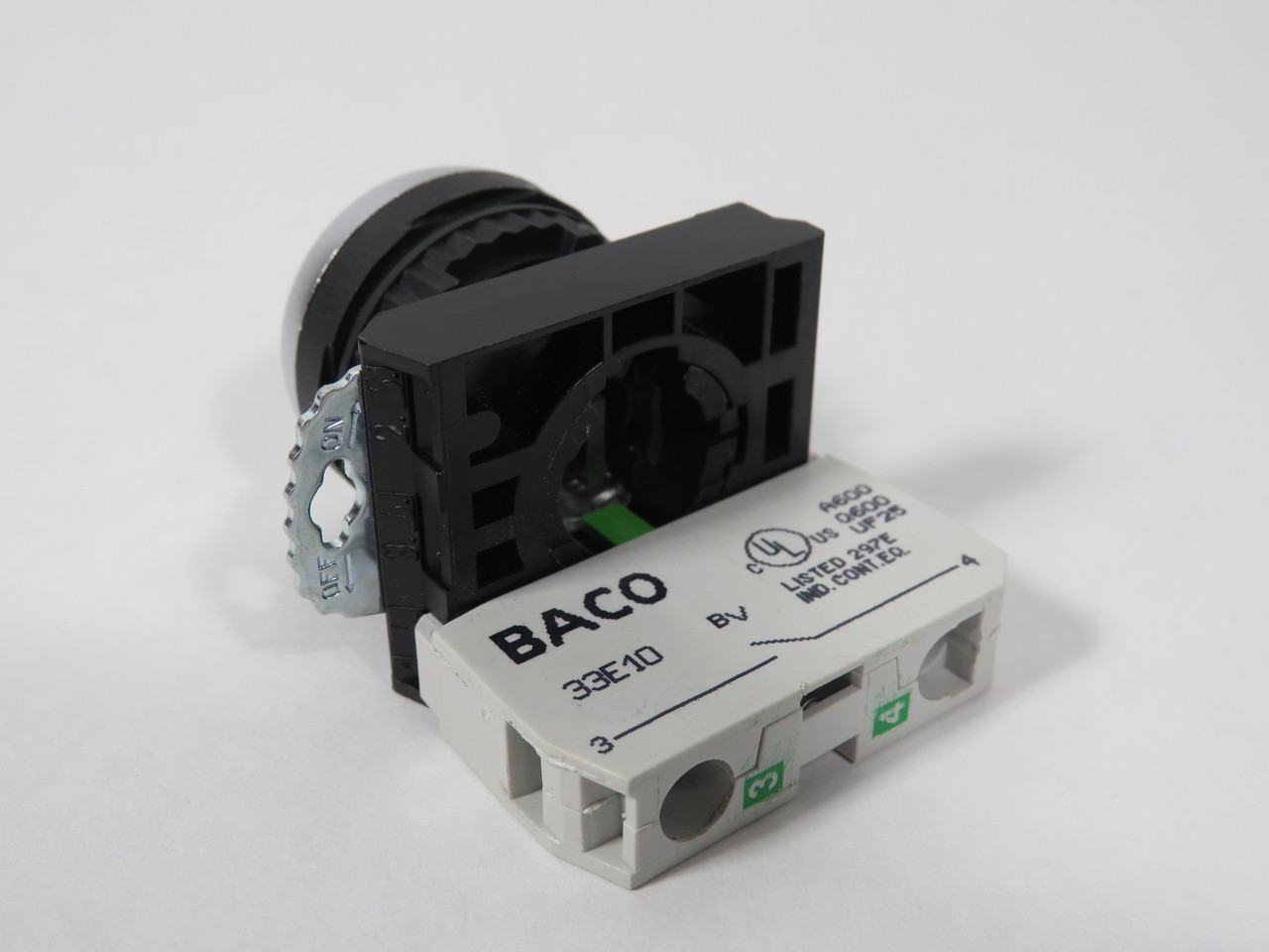 Baco L21AA02-1E10 Spring Return Push Button 240V 3A 1NO Green Cap USED
